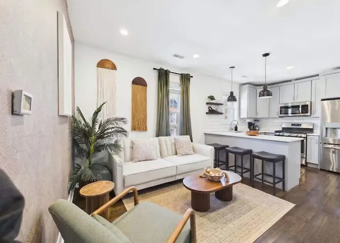 The Boho House Two Private Parking Chicago
